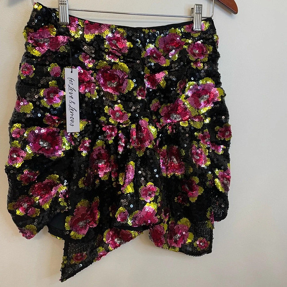 NWT For Love & Lemons||
San Junipero Sequin Skirt in Dahlia
Size Medium - Picture 2 of 7